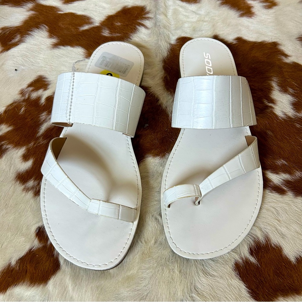 Torrid Like White Wide Fit Toe Sandals